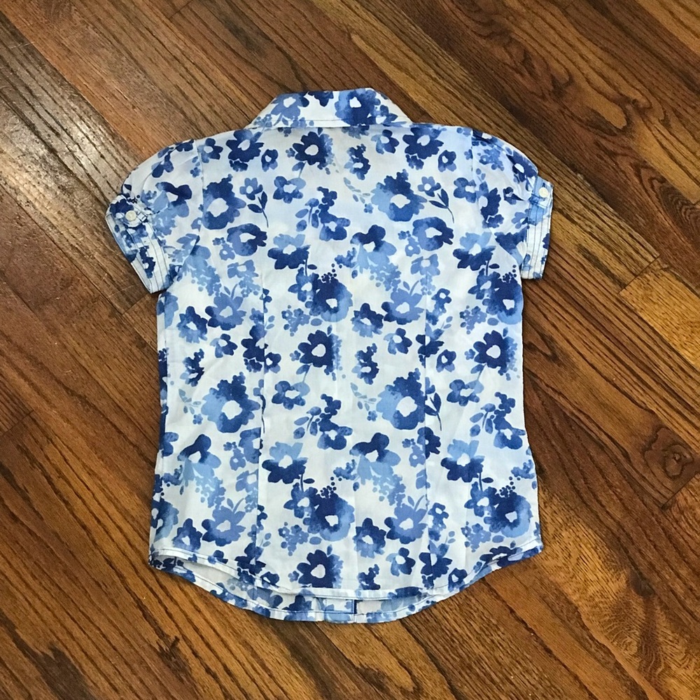 Cherokee Blue Flower Floral Print Blouse 
Size Small 6 / 7 
Hawaiian Button Down - Picture 10 of 12